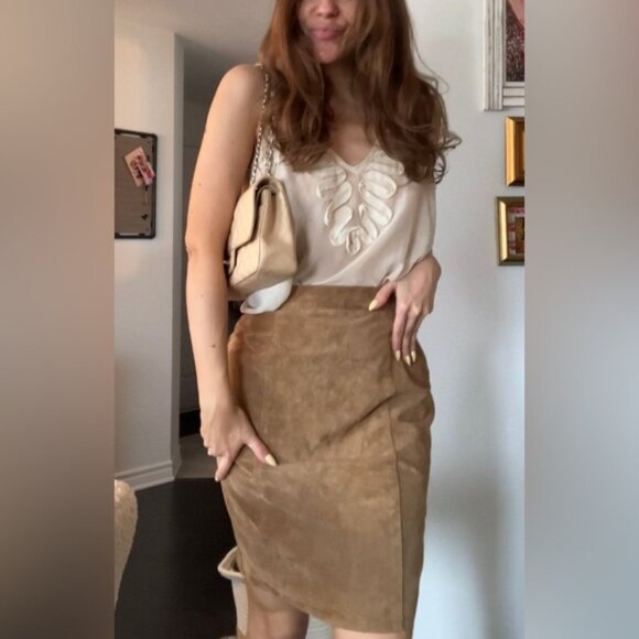 Elegant Cream Sleeveless Top - Picture 7 of 8